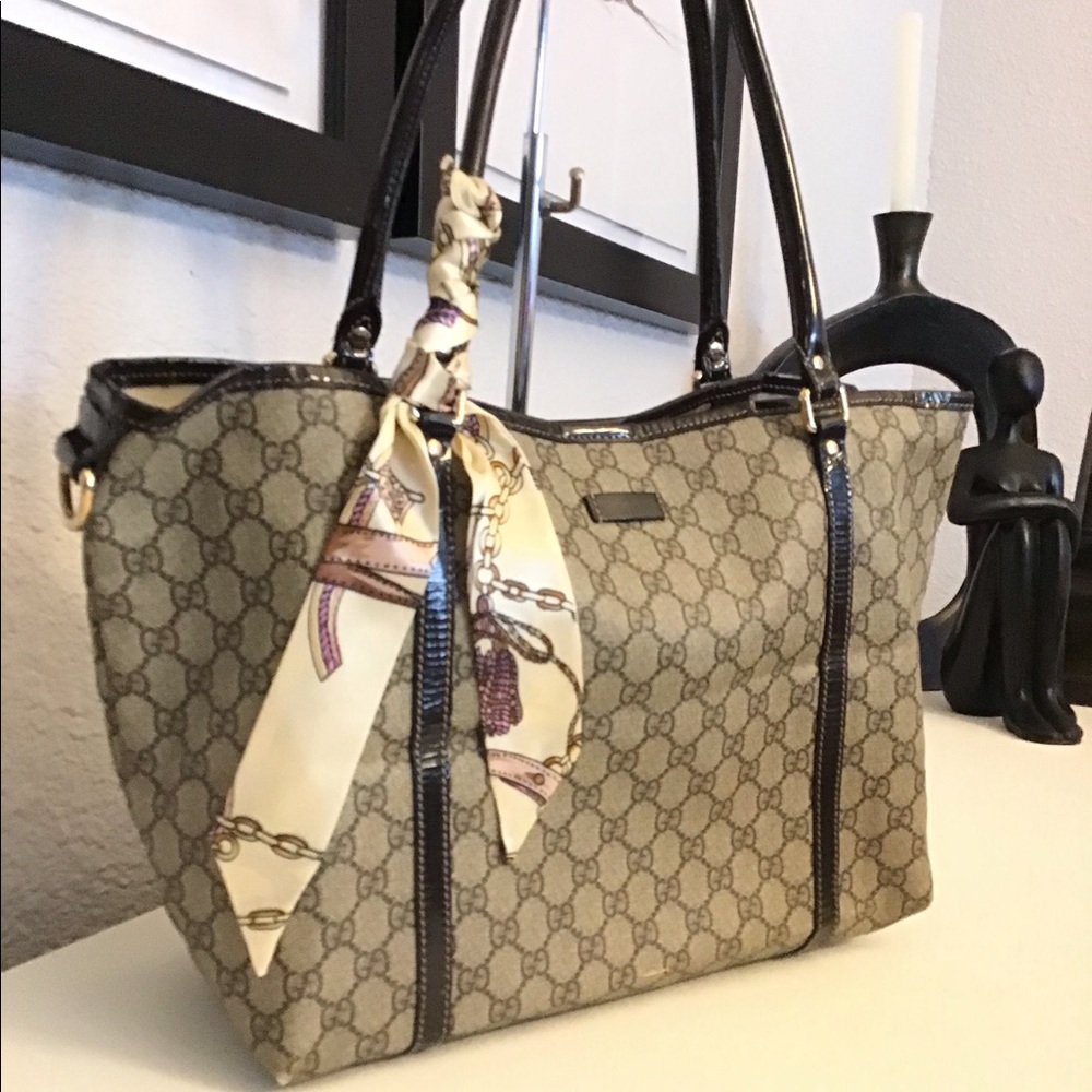 Authentic Gucci GG Supreme Joy Medium Tote
